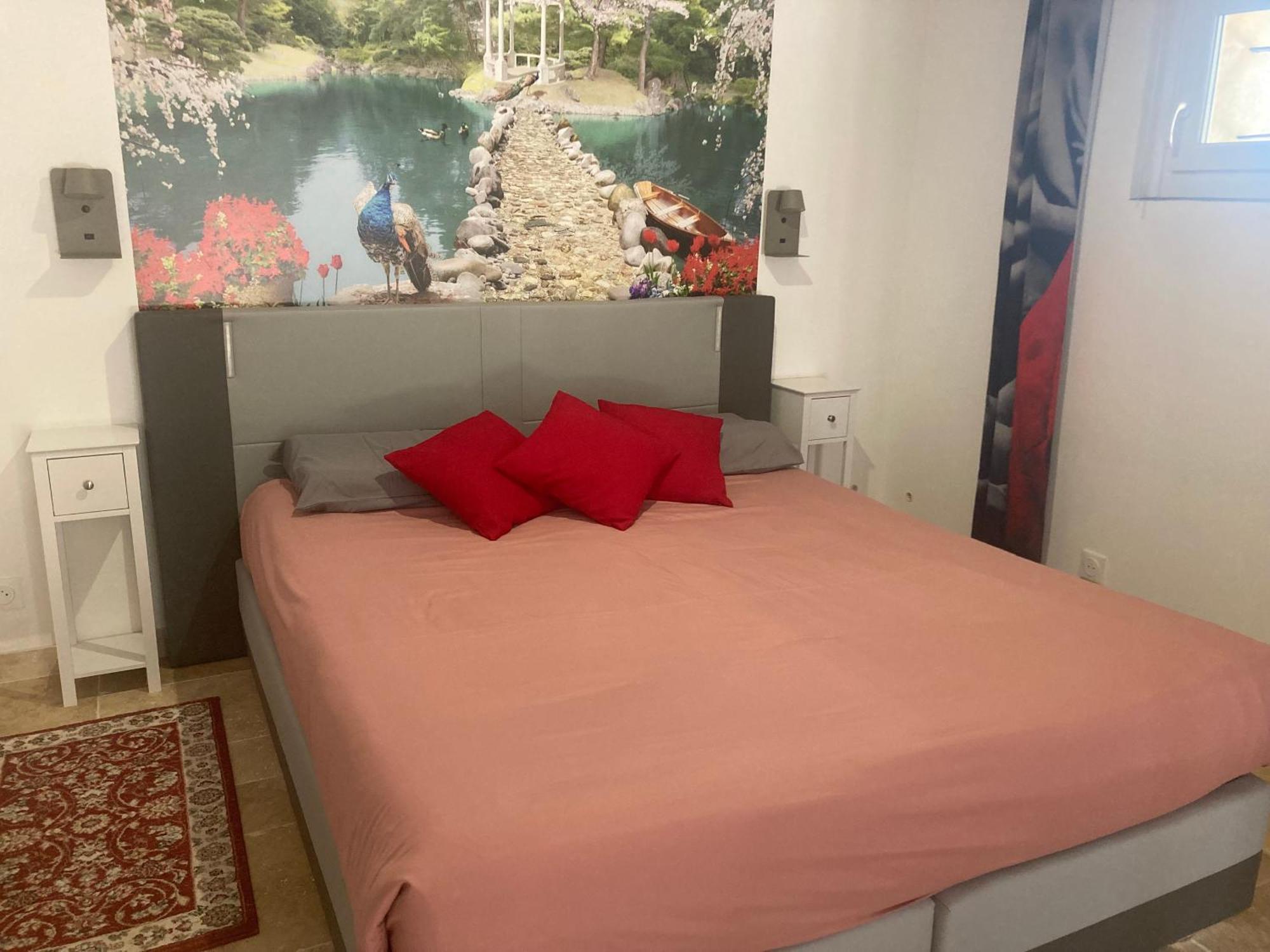 Le D Aurelie Avec Ete En Pleine Campagne Et Proche De Toute Commodite * Roquemaure (Gard)