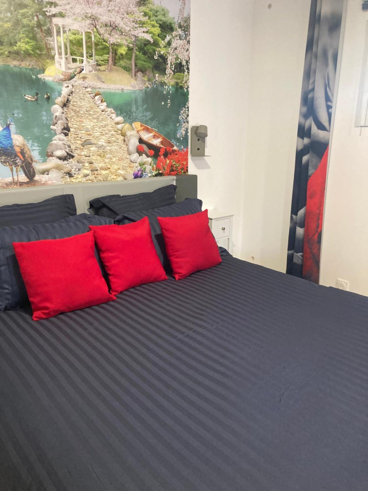 Le D Aurelie Avec Ete En Pleine Campagne Et Proche De Toute Commodite Roquemaure (Gard)